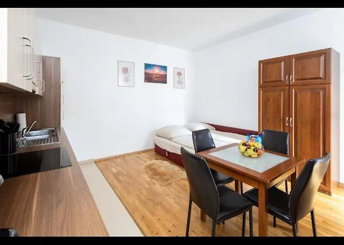 Crystal Apartment *